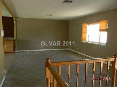 3rd image of 121 E Country Club Dr
