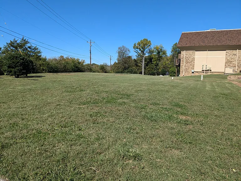 1079 Harold Dr #1 — Photo 6