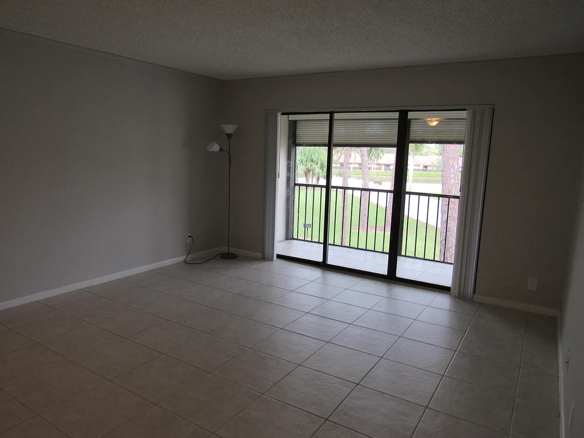 Building Photo - 703 Sunny Pine Way #G2