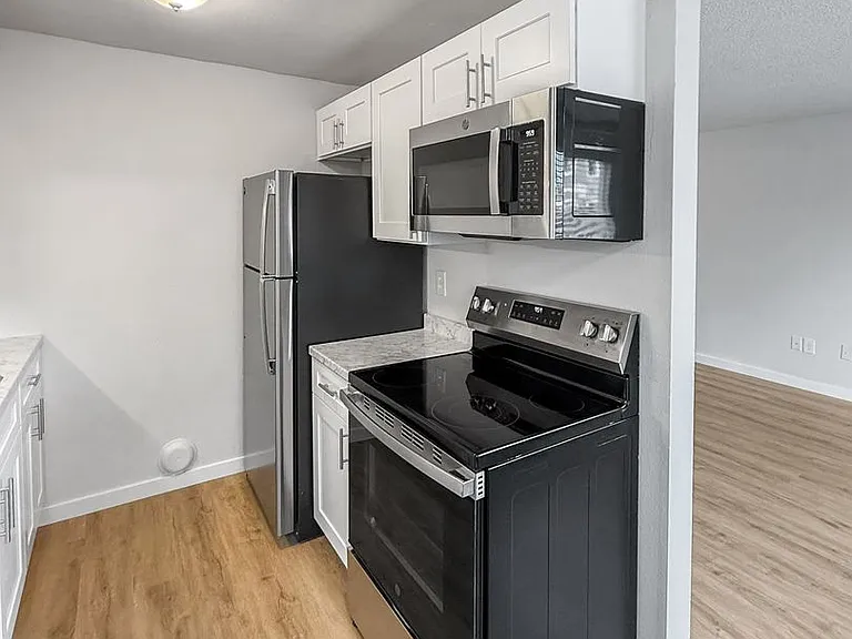 Meadowbrook Apartments — Photo 18