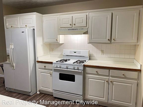 4th image of 715 Adams Farm Ct