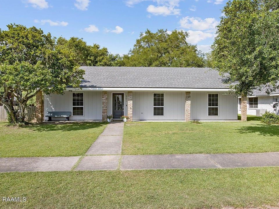 1st image of 201 Cane Dr
