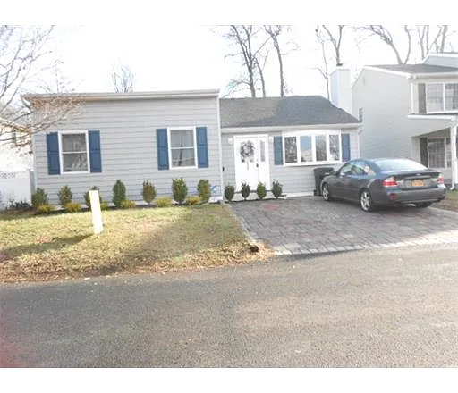 293 Furman Blvd photo 1