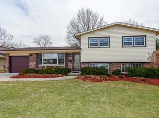 715 W Brittany Dr, Arlington Heights, IL 60004