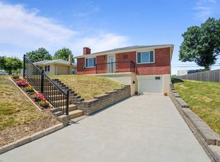 88 Forest Dr, Pittsburgh, PA 15220