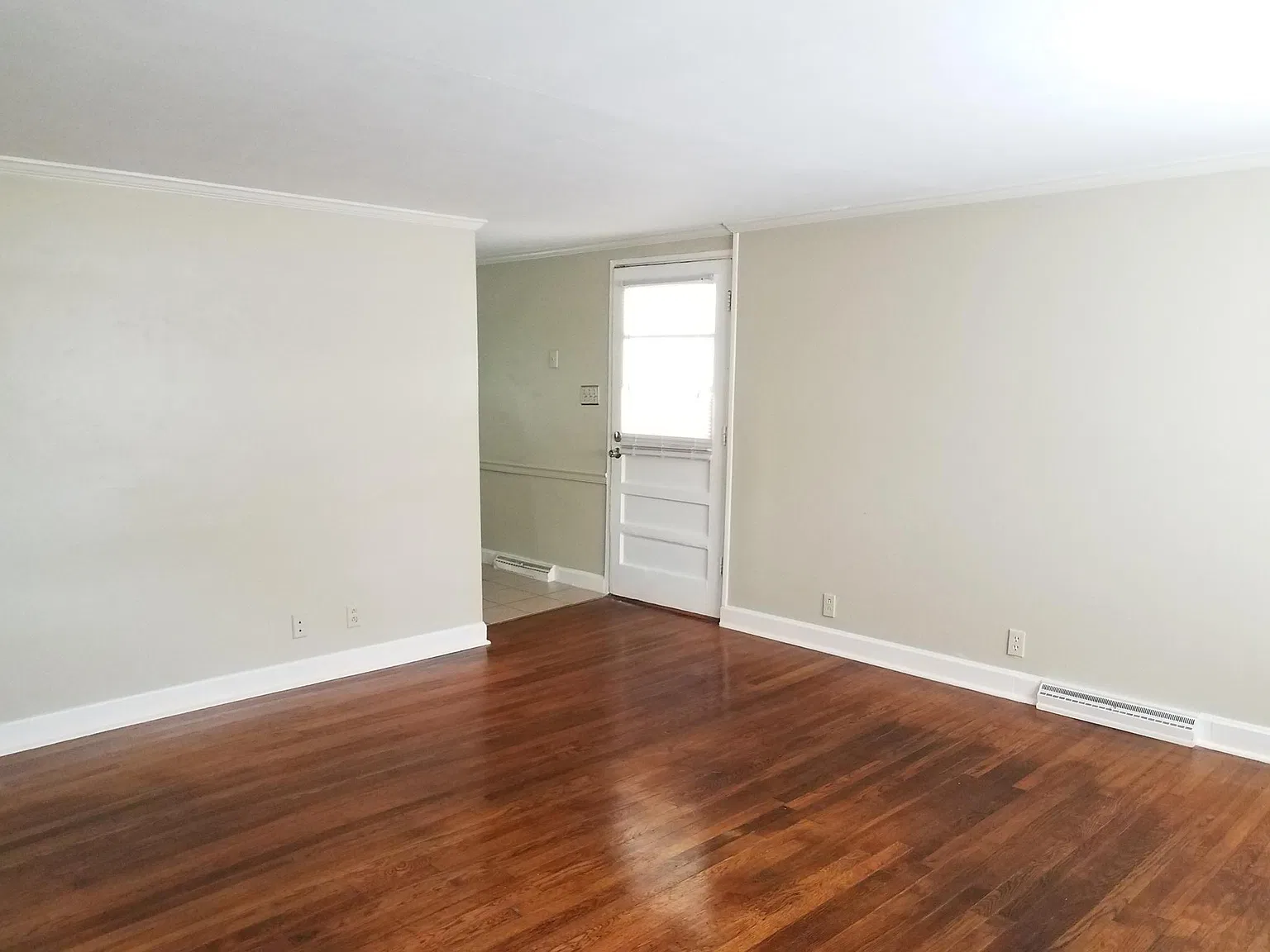 3 bed, 1100 sqft, $1,200 — Photo 4