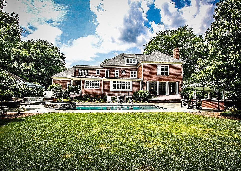 2nd image of 3925 Huntcliff Dr