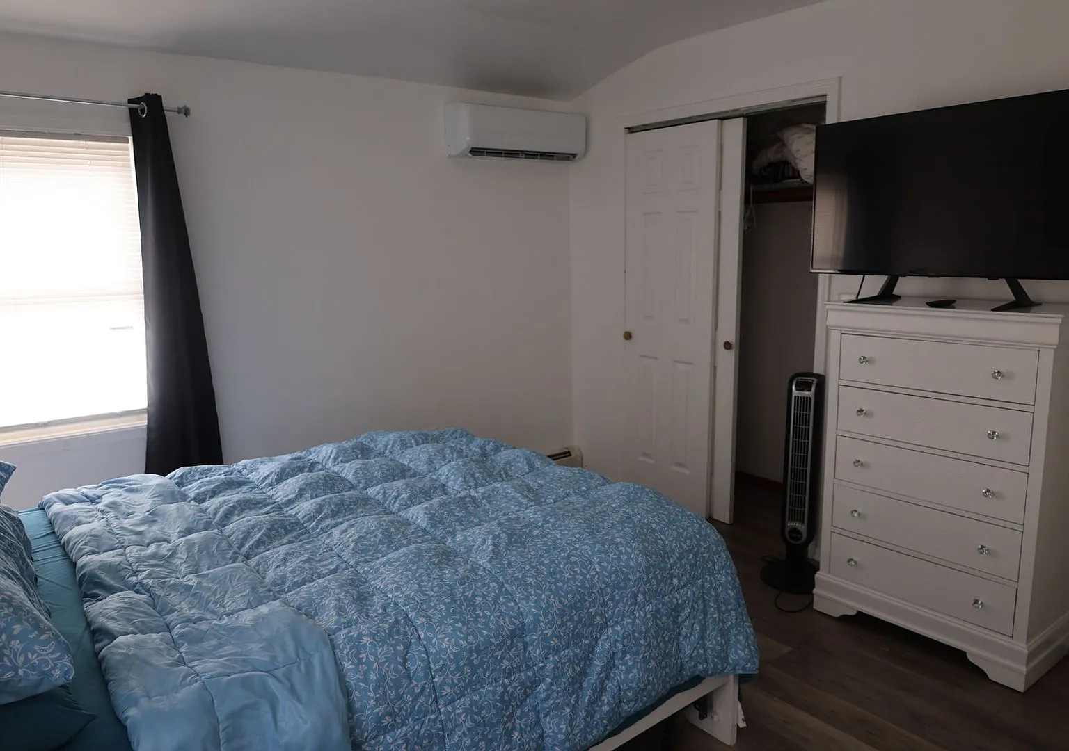 Spacious 3BR in Springfield Gardens — Photo 2