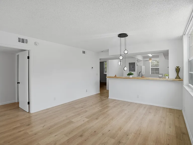 8296 NW 24th St — Photo 3
