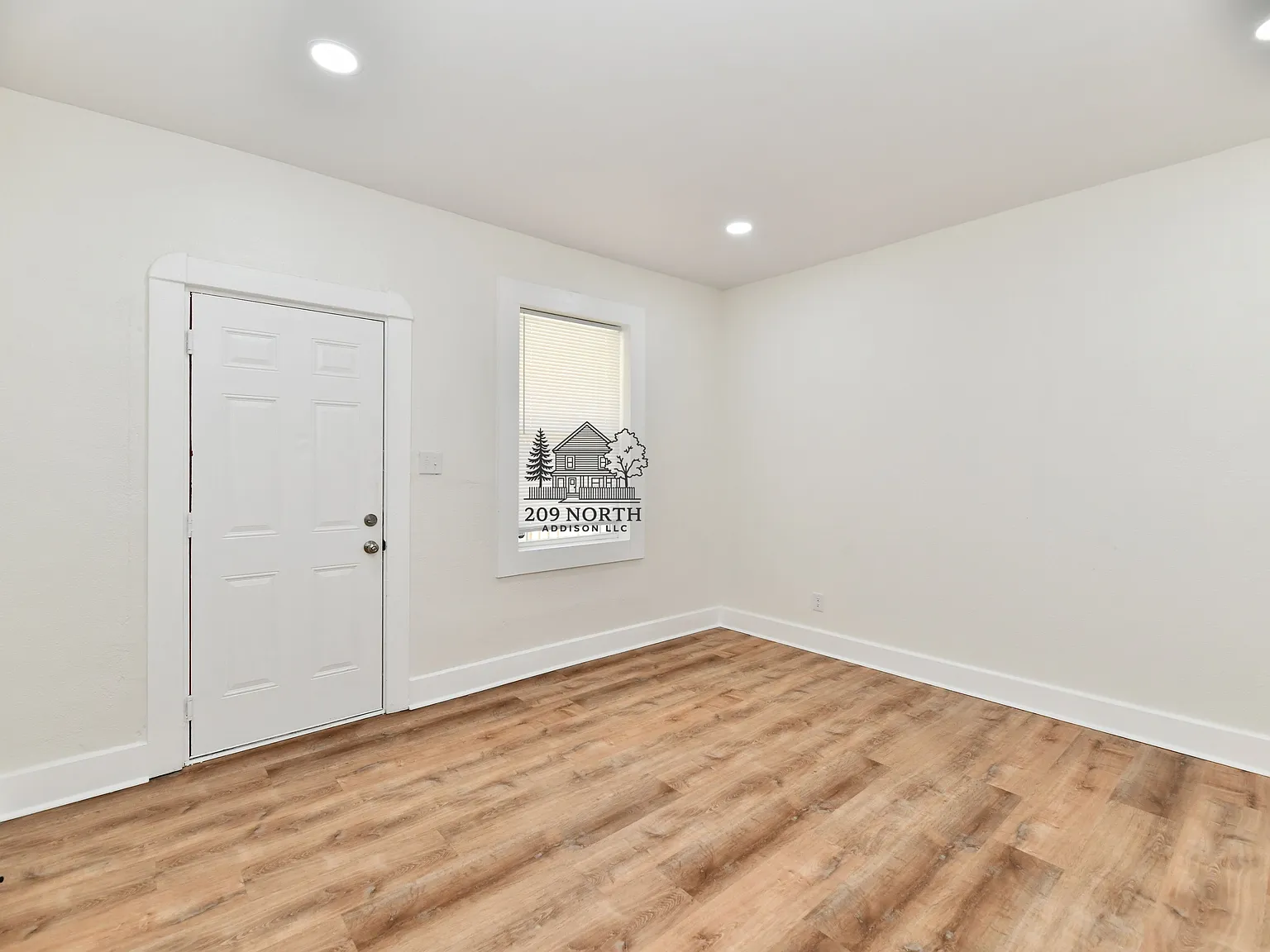 3 bed, 2.0 bath, 1300 sqft, $1,650 — Photo 2