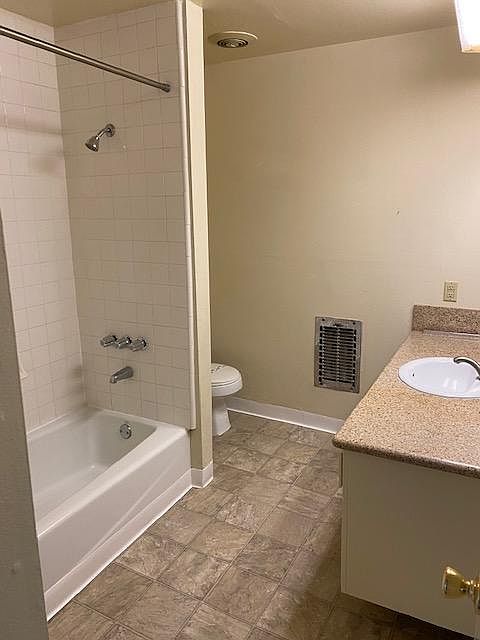 1st image of 3037 Montrose Ave APT 5