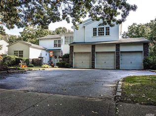 52 Arbor Field Way, Lake Grove, NY 11755