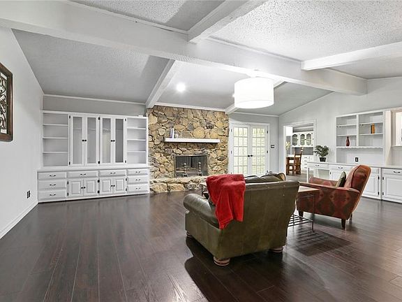 4th image of 174 Moonlight Dr