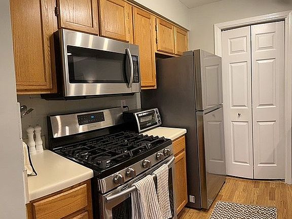 3rd image of 206 Ridgelake Dr
