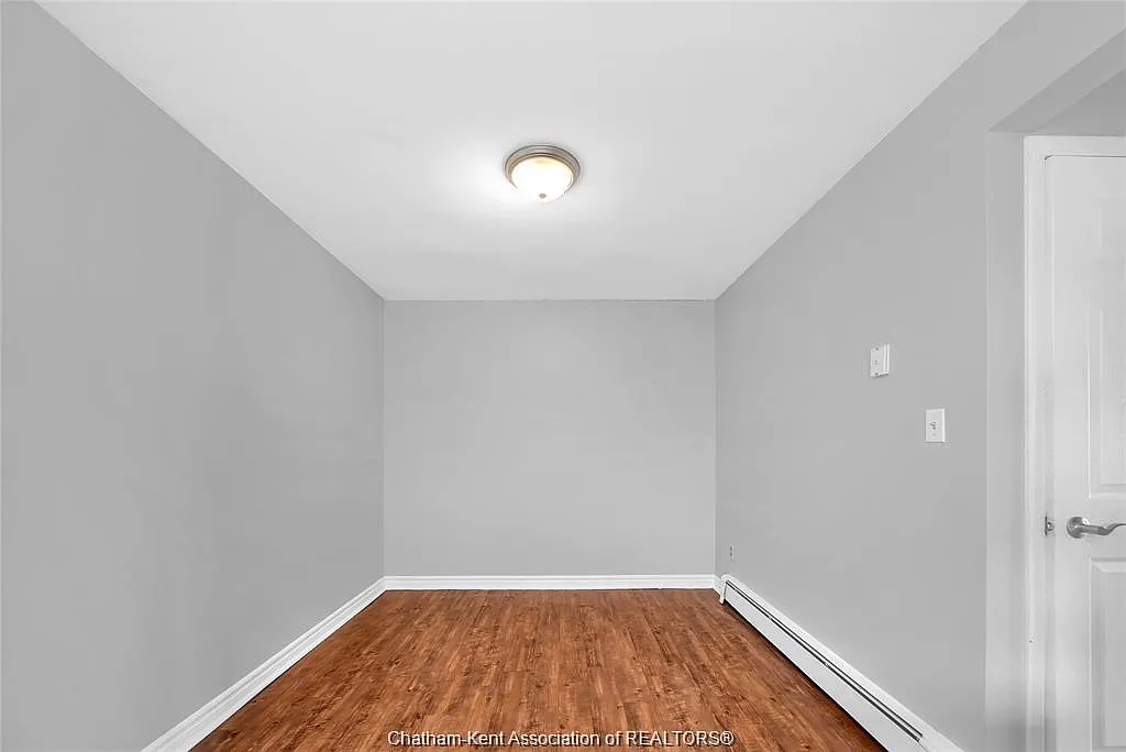 Building Photo - 40 Beechwood Cres #1