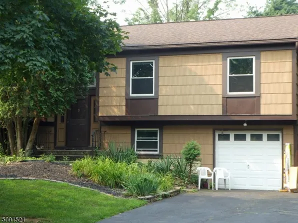 18 Domino Rd, Somerset, NJ 08873