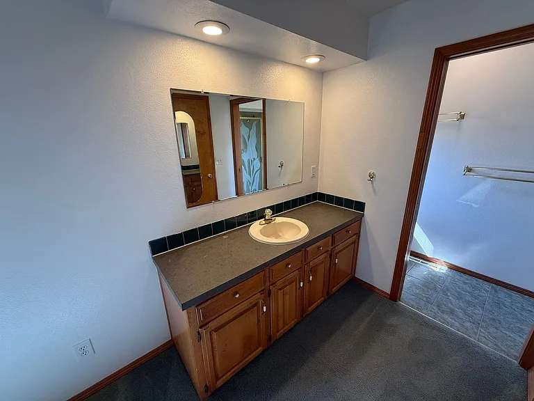 460 SE Conifer Pl — Photo 40