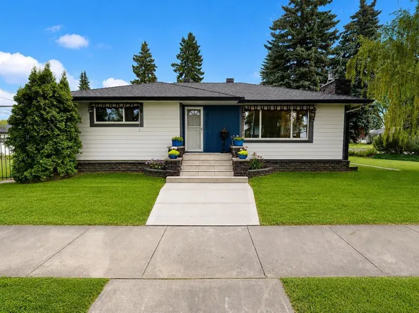 9503 77th St NW, Edmonton, AB T6C 2M8