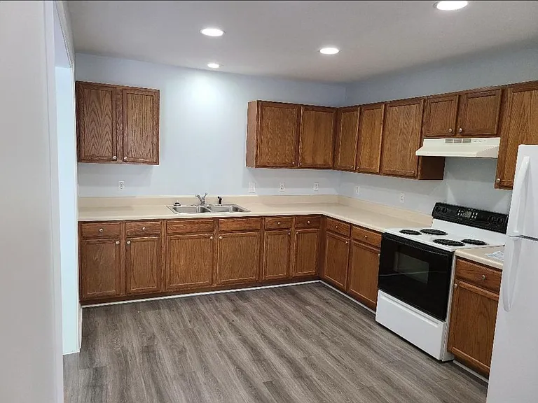 825 Foch St #825 — Photo 4