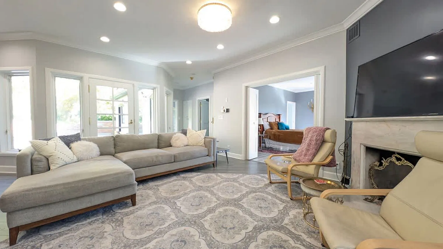 2 bed, 2.0 bath, 742 sqft, $2,523 — Photo 1