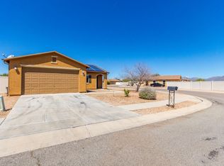 8220 W Razorbill Dr, Tucson, AZ 85757