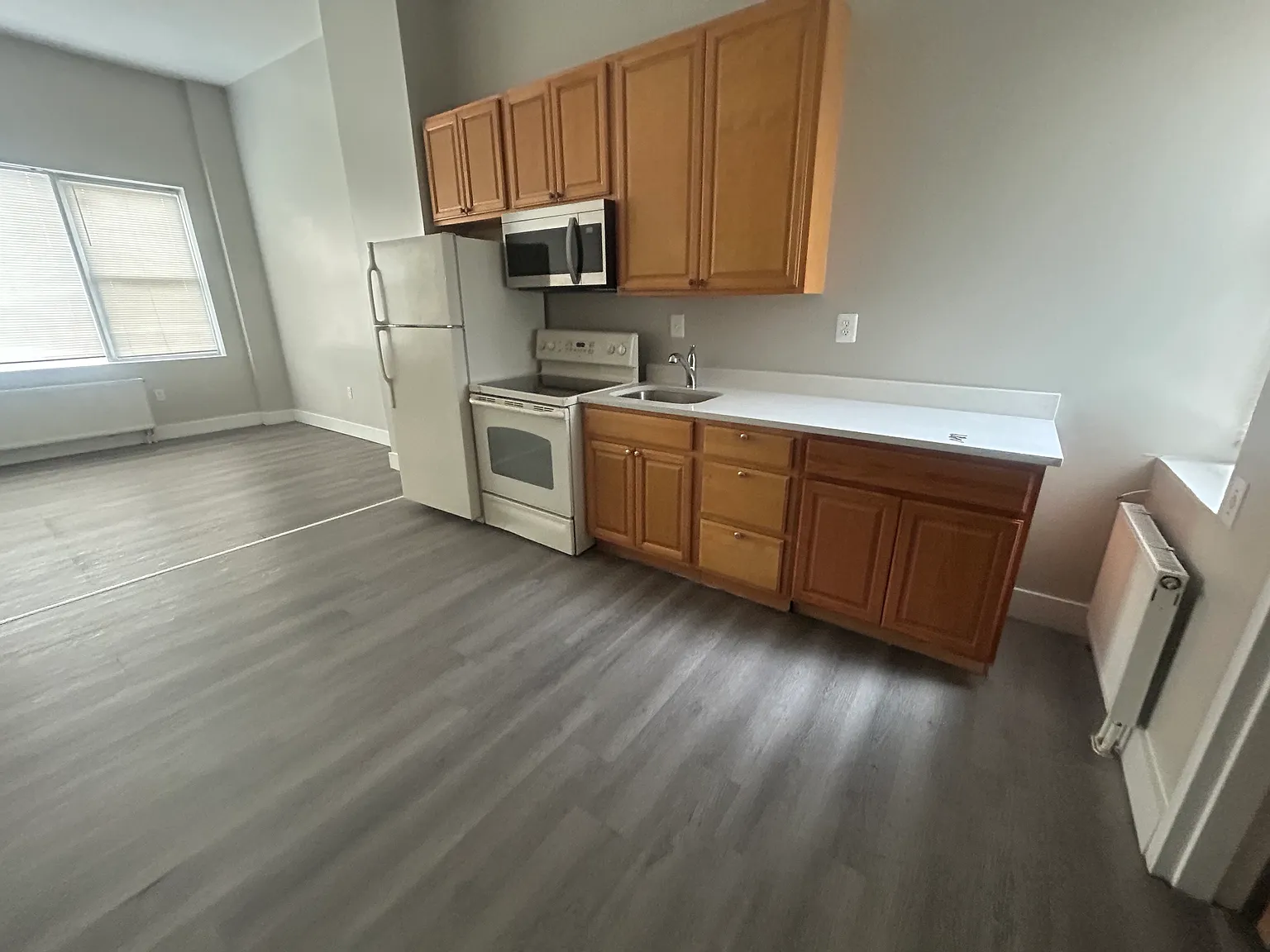 Studio, $990 — Photo 2