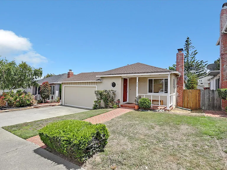 556 Anita Ln — Photo 12