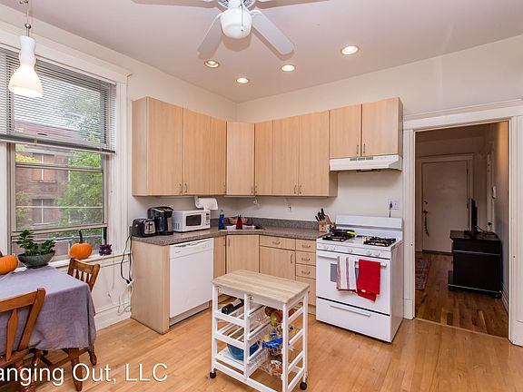 3rd image of 2221 W Le Moyne St #2