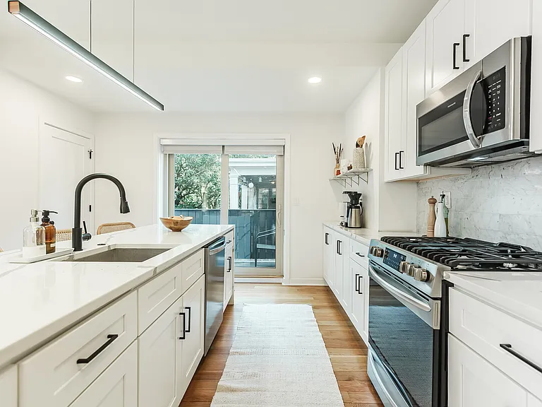 Poplar St — Photo 10