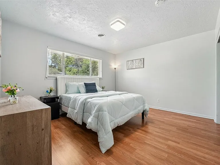 1004 Dominik Dr — Photo 17
