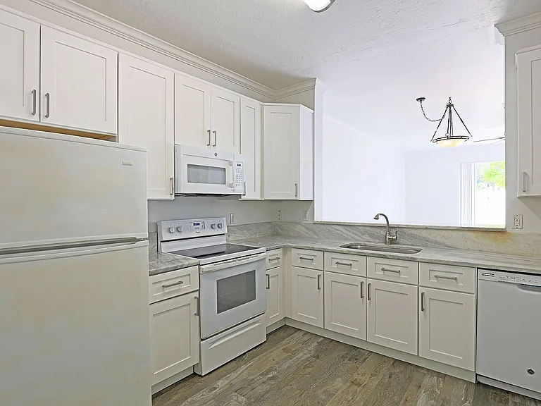 3629 Pine Oak Cir #102 — Photo 6