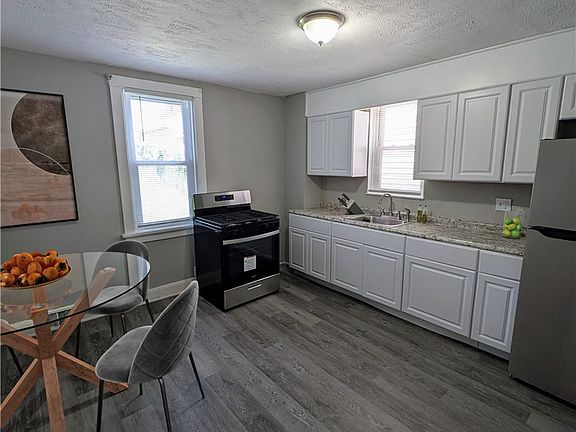 5th image of 2805 Riverview St