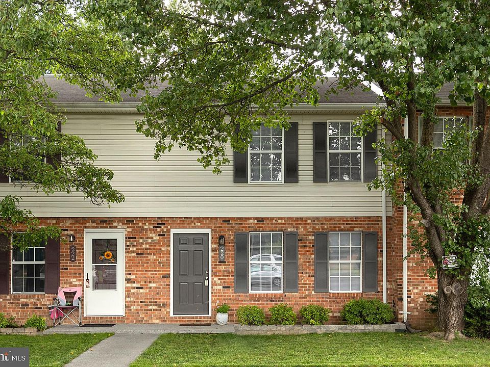 1st image of 220 Nottoway Dr