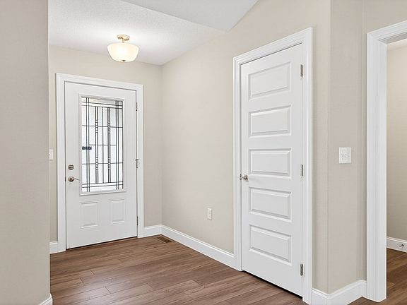 3rd image of 513 Lakeview Dr