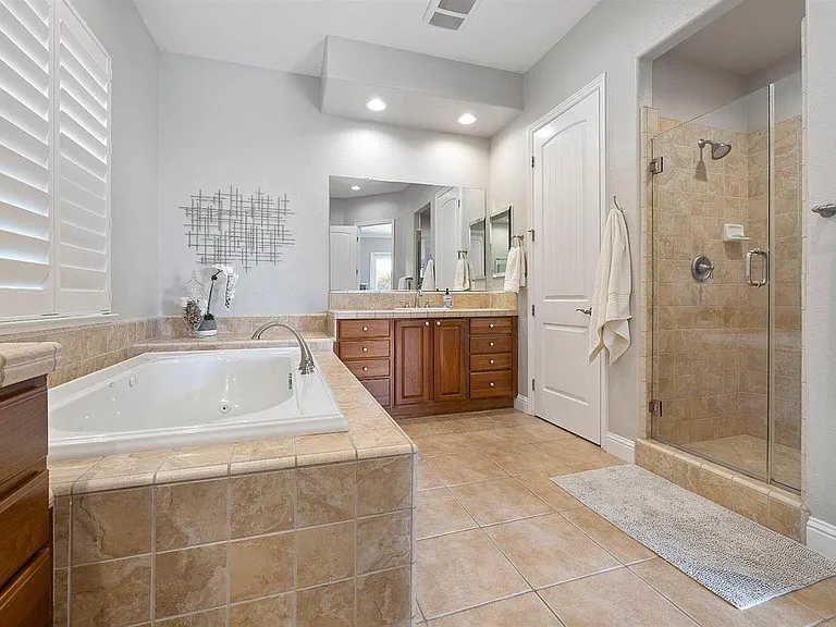 4930 Village Green Dr — Photo 24