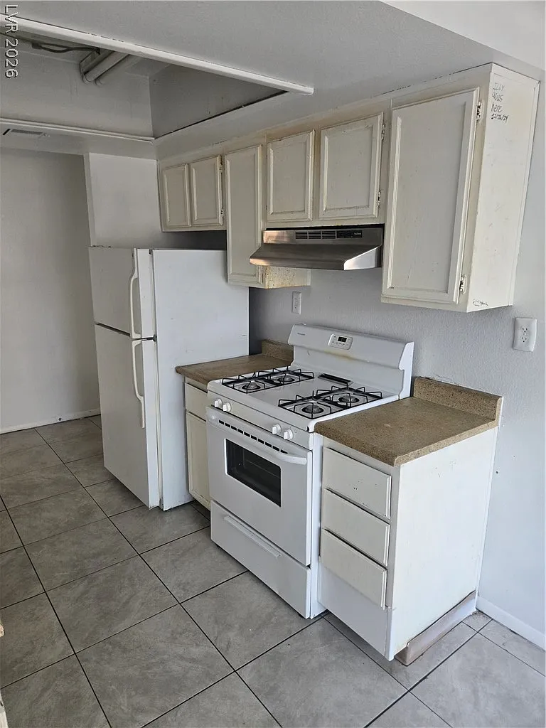 2 bed, 1.0 bath, 3672 sqft, $1,150 — Photo 2