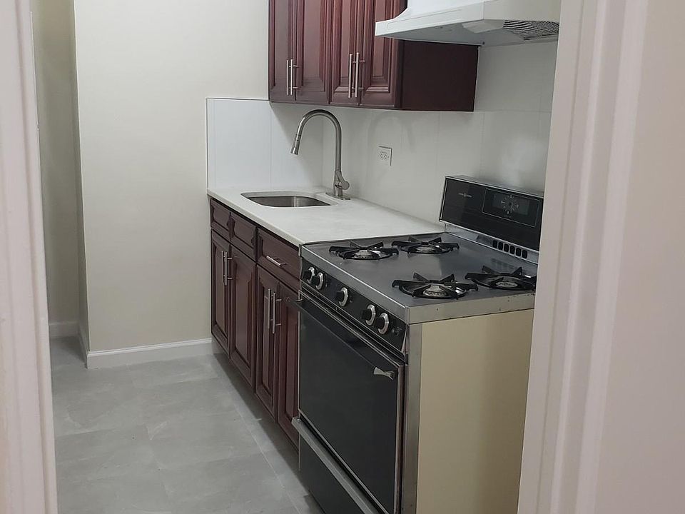 2nd image of 3425 150th Pl APT 5