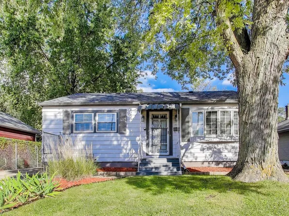 302 S Briggs St, Joliet, IL 60433