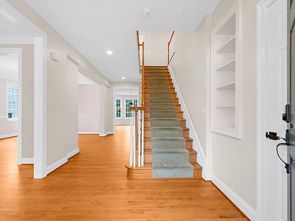 5th image of 203 S Southwood Ave