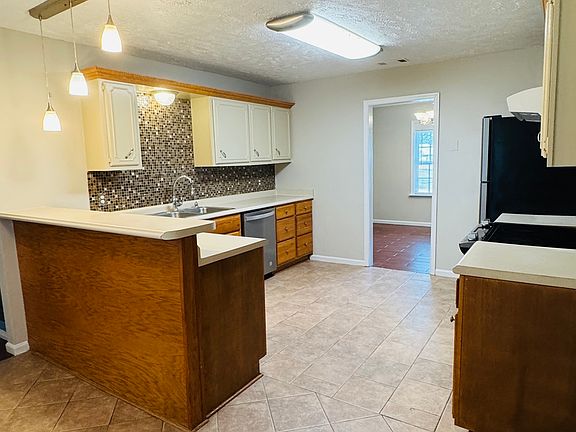 5th image of 2203 Joyce Ct