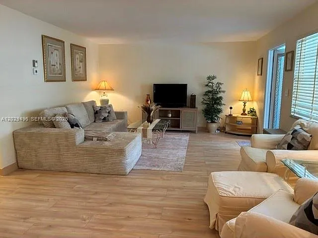 180 NE 12th Ave #11B — Photo 7