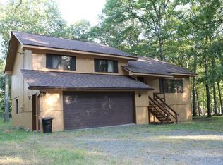 125 Oak Hill Rd, Hawley, PA 18428