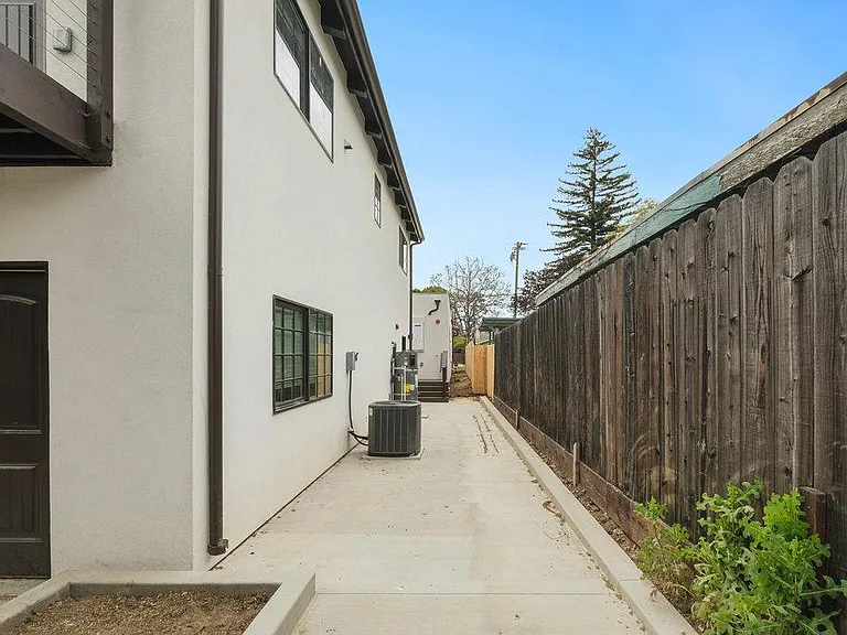 552 Hathway Ave — Photo 14