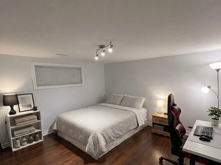 86 Langside Ave — Photo 3
