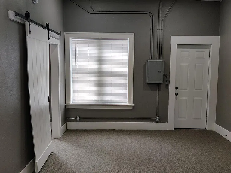 401 E Erie St #3 — Photo 1