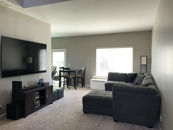 3rd image of 205 Courtland Dr Unit B