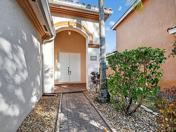 4th image of 876 Gazetta Way