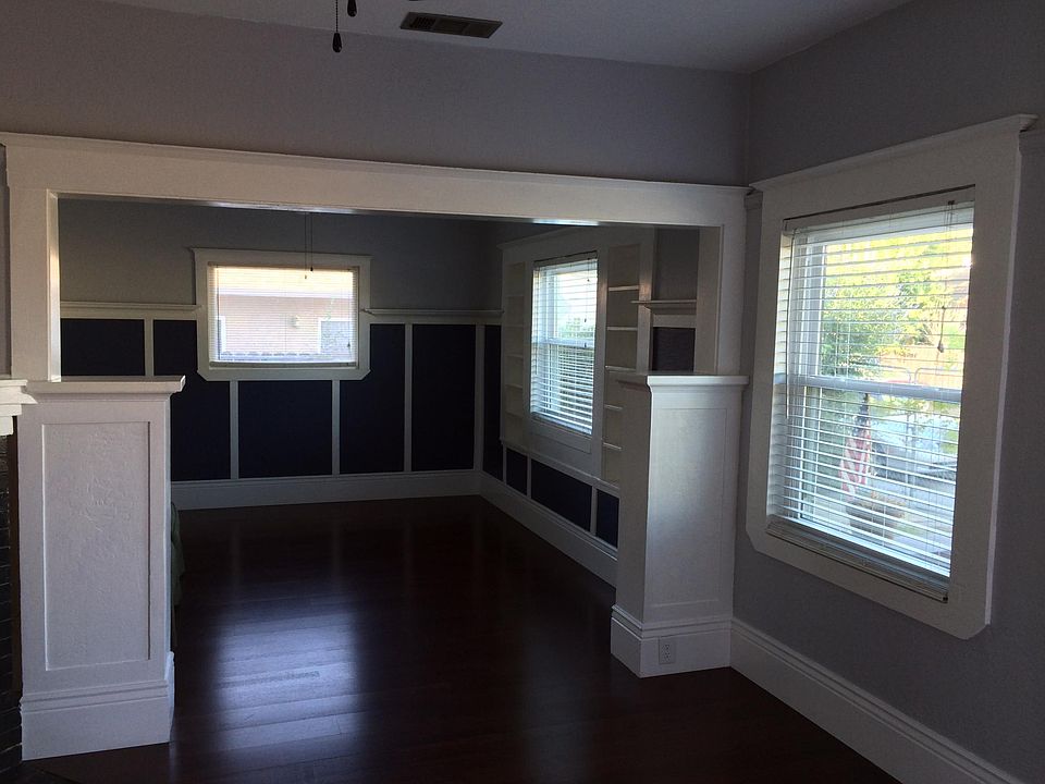 Stepping inside front door, looking to the right