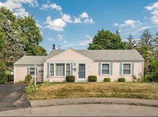 22 Woodedge Ln, Braintree, MA 02184