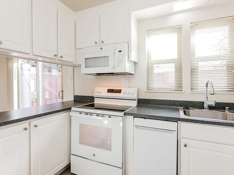 Beautiful, Quiet Community - Just Minutes from Downtown Walnut Creek — Photo 10